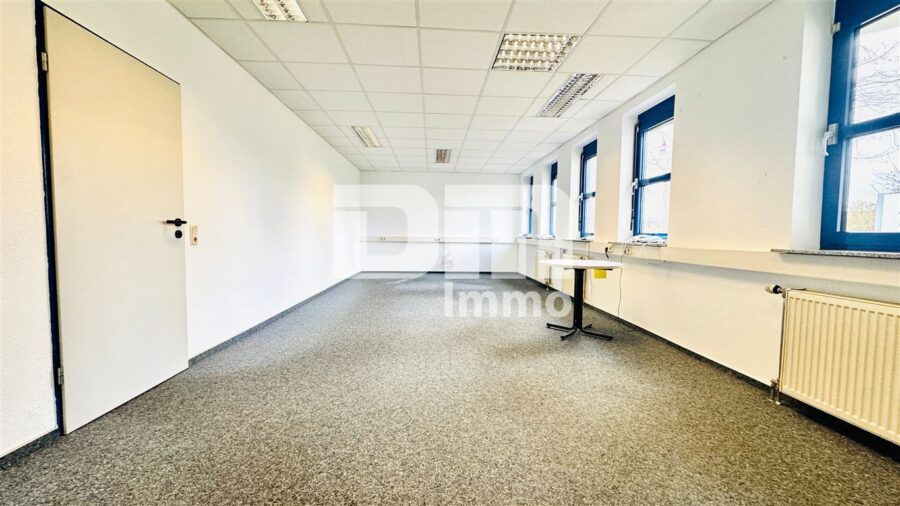 Vielseitiger Gewerbekomplex Halle + Büro / Freifläche - Top Infrastruktur direkt am A44 / A49 Kreuz - EG Büroraum